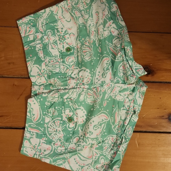 Lilly Pulitzer Barclay Short Beach Bash - Picture 2 of 3